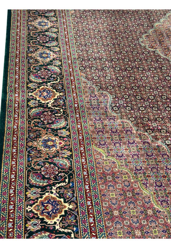 Side view of the rug displaying the detailed border and the fringe.
