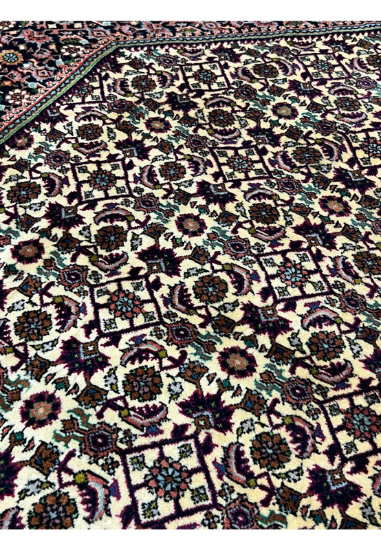 Close up of the inner colors of this 10x13'5 Persian Bijar rugs medallion