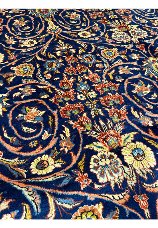 Detailed floral pattern on hand knotted Persian Sarough wool rug