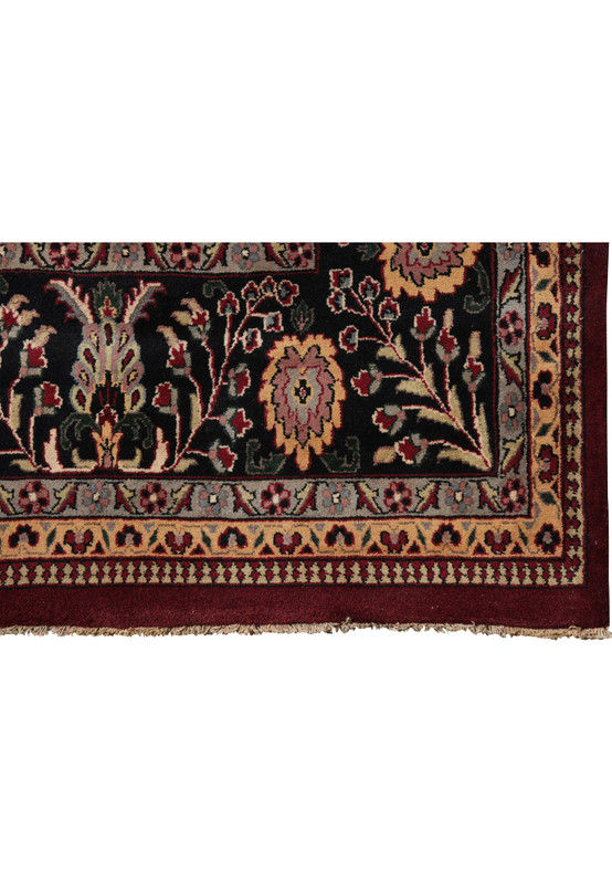 Dark floral border detail of traditional Sarough rug