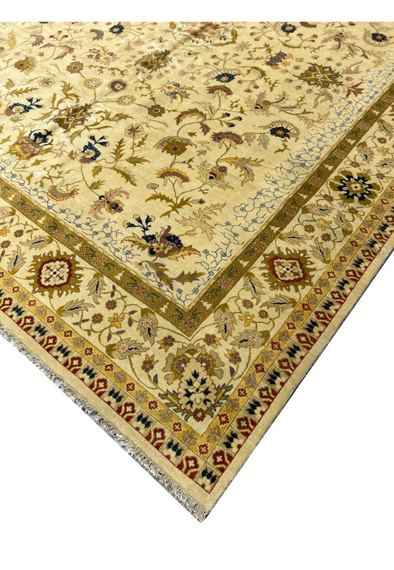 Finished edge and pile detail of a hand knotted Jaipur oversize wool rug