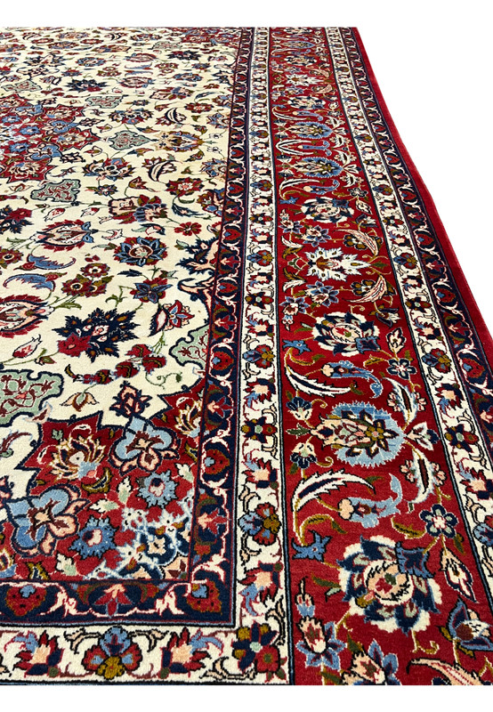 Side profile of a Persian Isfahan rug showing consistent thickness, dense knotting, and refined craftsmanship using kork wool and silk accents