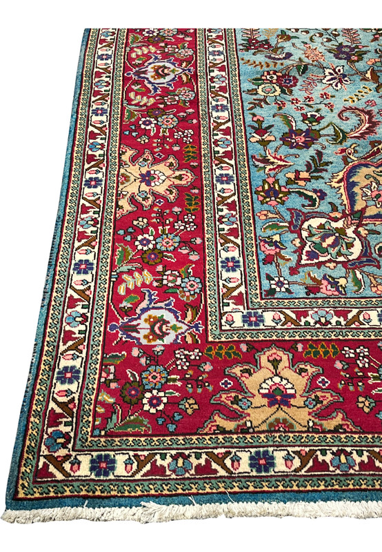 Border corner of 10x13 Persian Tabriz rug, crimson red main border with ivory and seafoam guards