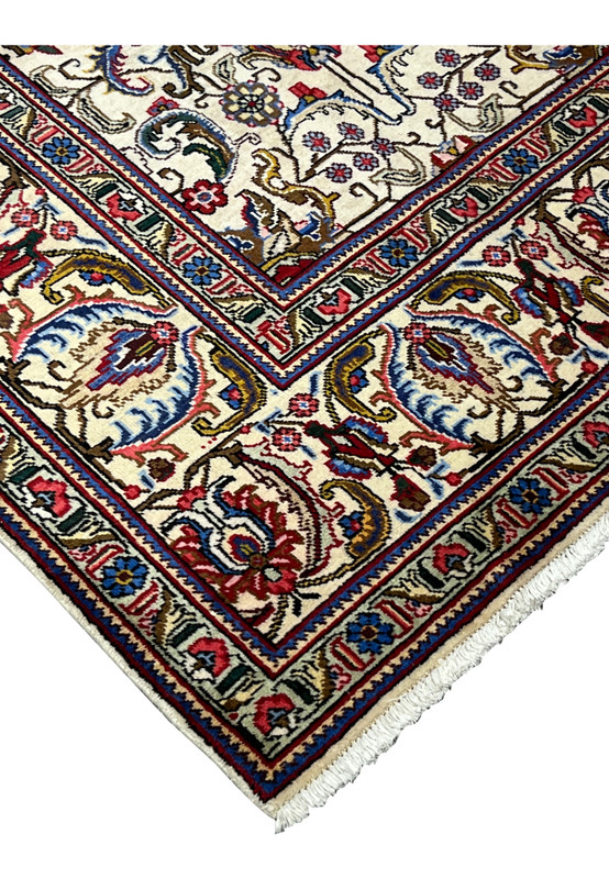 Corner edge of 10x12 Persian Tabriz rug, ivory spandrel-free corner and crisp guard borders, never used handmade wool rug