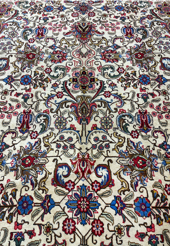 Pattern and motifs Persian Tabriz rug, large palmettes and floral bouquets in red and navy on ivory, authentic workshop drawing