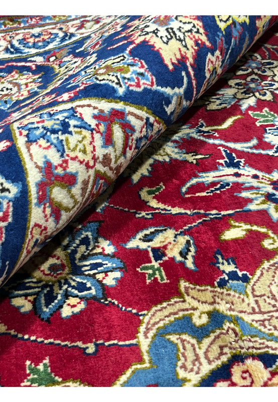 Centered cream star medallion on red Persian Najafabad rug framed by Shah Abbas florals and vine scrolls