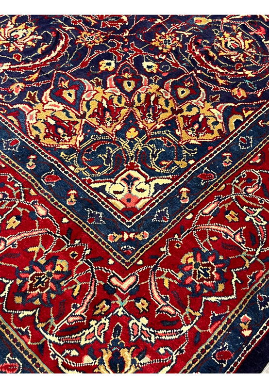 Inner border of Persian Mahal showing ivory floral guard stripe on sky-blue ground