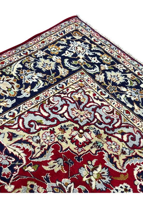 Inner border with cartouche, palmette and vine motifs in ivory and sky blue, fine Persian Najafabad rug detail
