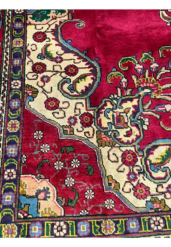 Inner border detail with floral cartouches and pendant spandrel, classical Persian Tabriz wool weaving detail