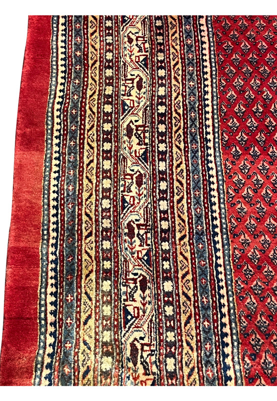Close detail of the ivory camel border band flanked by navy and gold running stripes