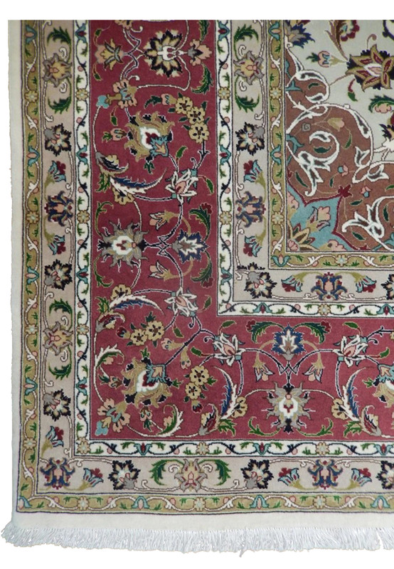 Rose-red main border of the Tabriz 60 Raj with palmettes, vines, and ivory floral guard stripes