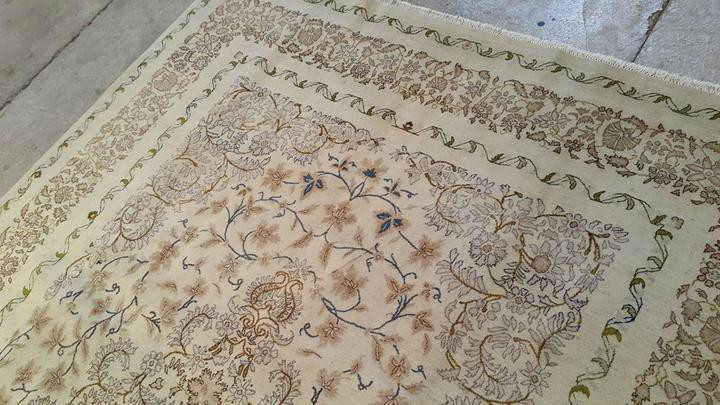 7 x 10 Persian Kashan Rug1