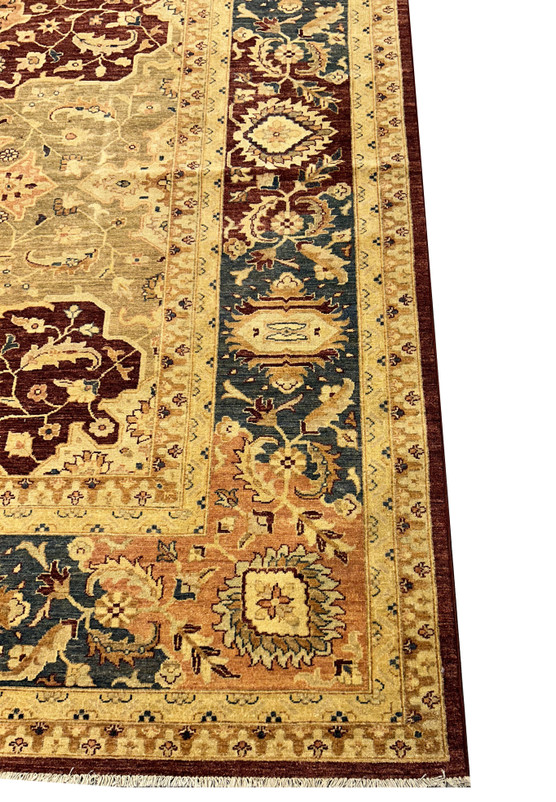 Detailed shot of the Agra rug's border and main design. The combination of classical motifs and vegetable-dyed colors demonstrates the rug's traditional craftsmanship and eco-friendly dyeing process.