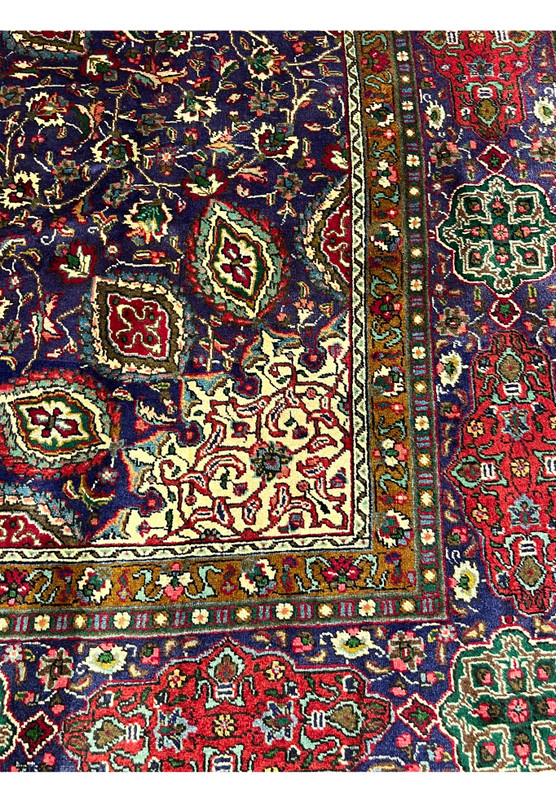Inner border detail showing scrolling vine and floral medallions on Persian Tabriz dome design rug
