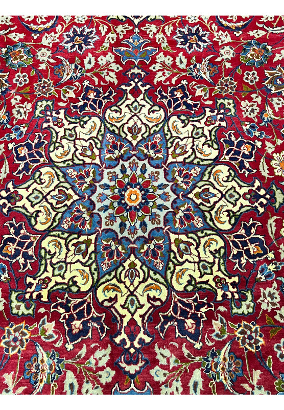 10 x 16 Najafabad rug medallion, an eight-pointed sunburst with a floral rosette center and ivory arabesques