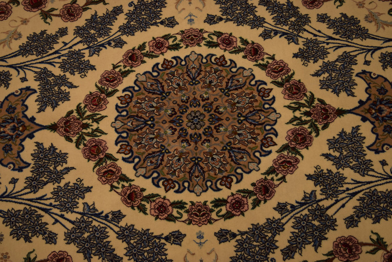 5 x 7 Very Fine High End Persian Isfahan Rug Wool & Silk