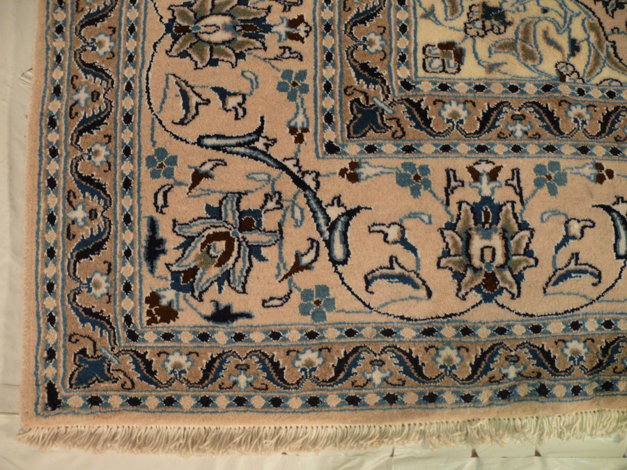8'2" x 11'5" Persian Nain Rug very rare color combination