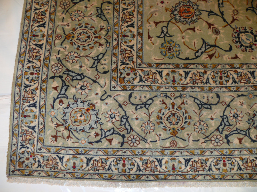 8'8" x 12'1" Persian Kashan Rug