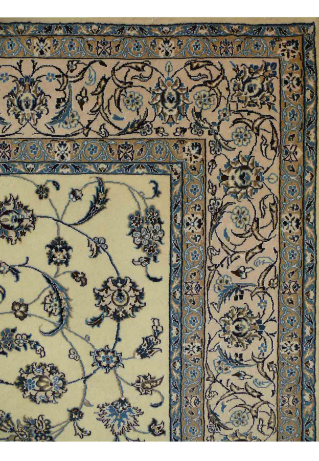 Border of a Persian Nain Rugs 7x10 showing the variations of Beige and different kinds of blue colors