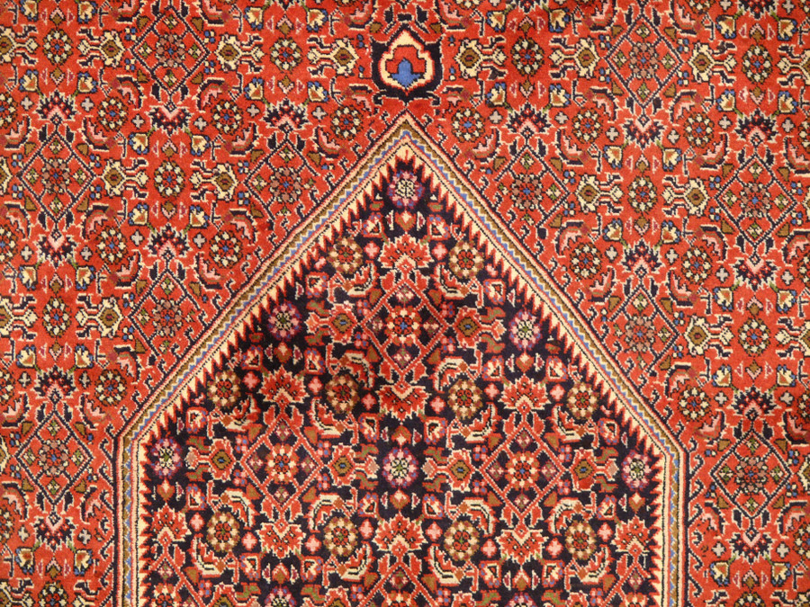 Handcrafted Persian Bijar Rug - Durable and Long-lasting detail of the medallion