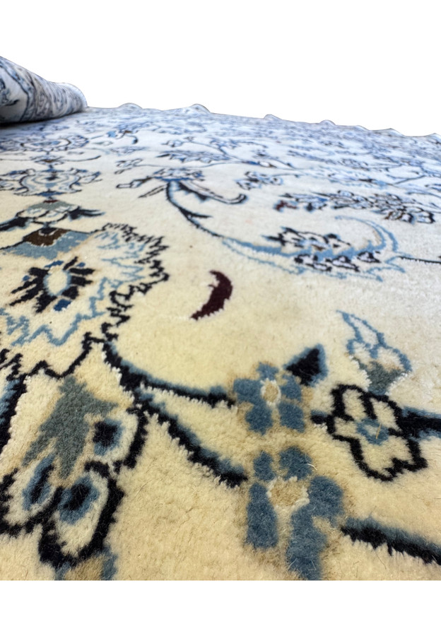 Full display of Persian Nain Round Rug showing intricate border and central floral design
