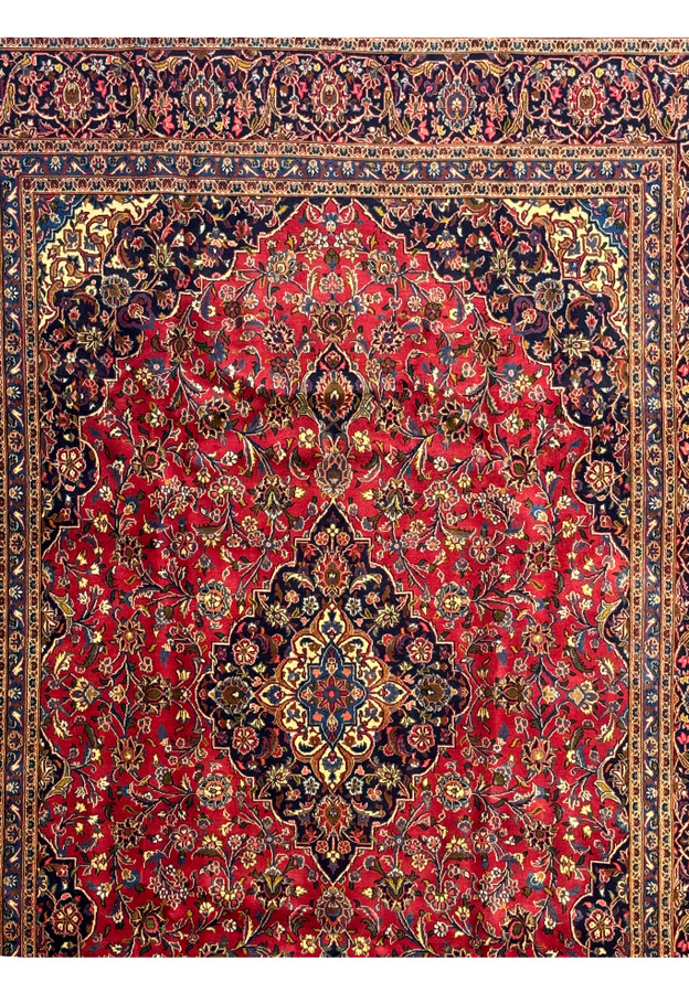 Close-up of the fringe and edge of a Persian Kashan Rug, showing high-quality cotton foundation and wool pile.