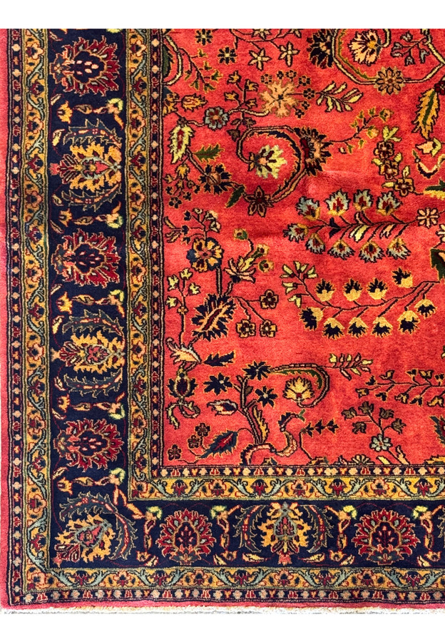 Detailed view of the border pattern on the 6'5 x 9'6 American Sarough Rug highlighting the floral and vine motifs