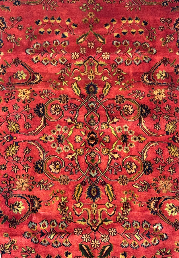 Close-up of the central pattern on the 6'5 x 9'6 American Sarough Rug