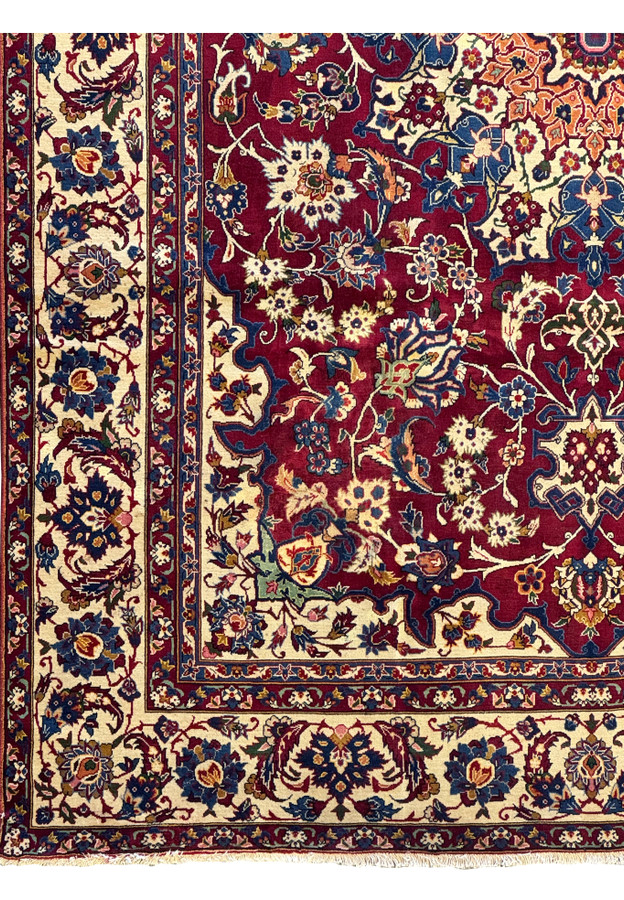 Detailed view of the border of an 8 x 11'4 Persian Bakhtiar Rug highlighting the floral patterns and rich colors