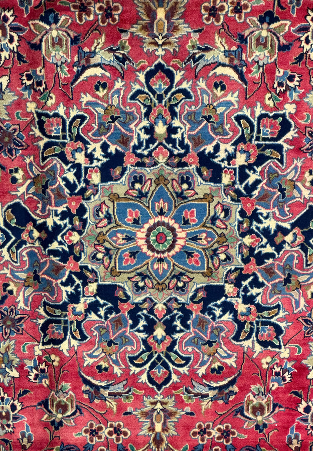 10'2 x 13'7 Persian Isfahan Rug central medallion close-up