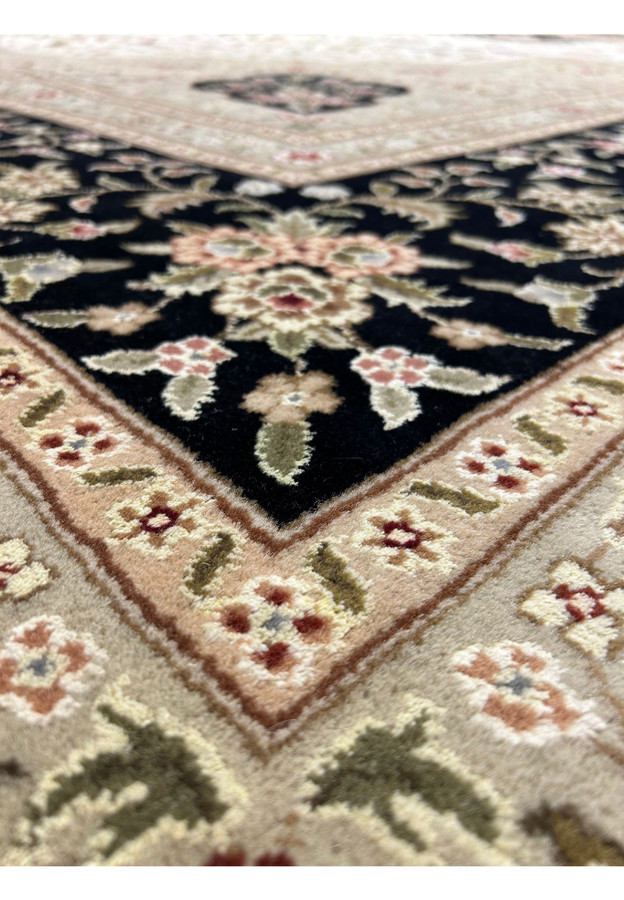 12'5 x 18 Persian Tabriz Rug Border Close-up Showcasing Precision of Floral Details and Silk Sheen