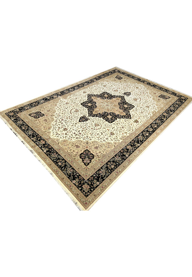 12'5 x 18 Persian Tabriz Rug Perspective View Accentuating Traditional Design and Elaborate Border