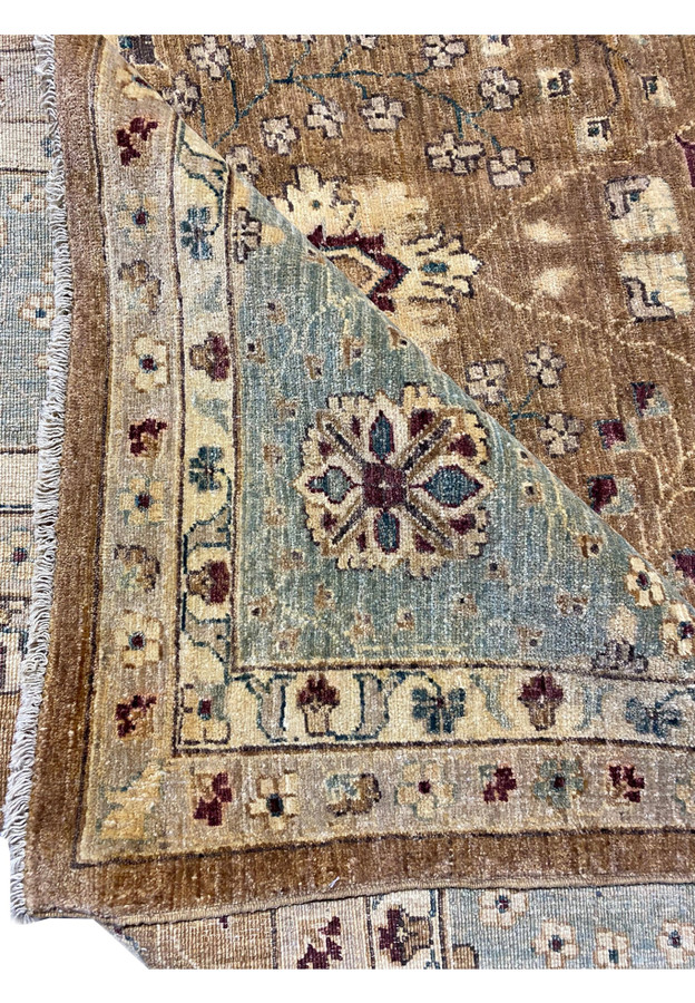 Close-up of the border design on a 12x16 Oriental Ziglar rug.