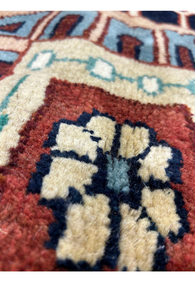 Zoomed texture of the 14 x 24 Beige Red Oriental Serapi Rug revealing the high-quality wool.