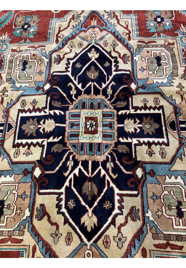 Central medallion of the 14 x 24 Beige Red Oriental Serapi Rug with navy and pale blue accents.