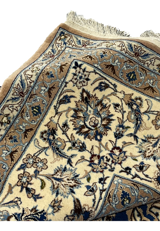7x11 antique Persian Nain 9La rug folded edge ivory border fringe selvage detail closeup