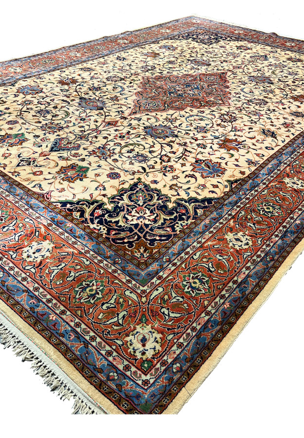 9x13 Persian Sarough rug angled view ivory field rust border navy hand-knotted wool