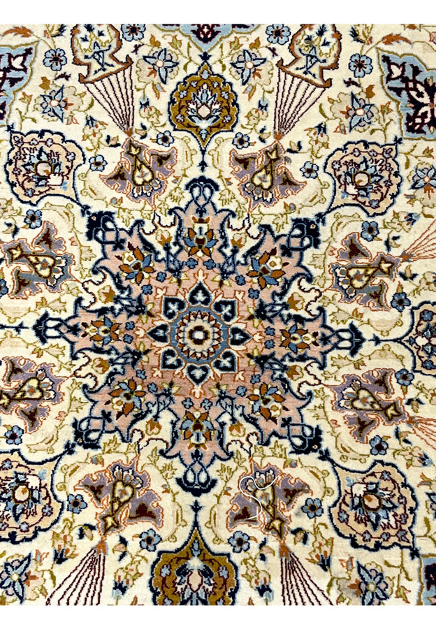 Medallion closeup showing concentric rosettes floral rays and delicate drawing at 645 KPSI