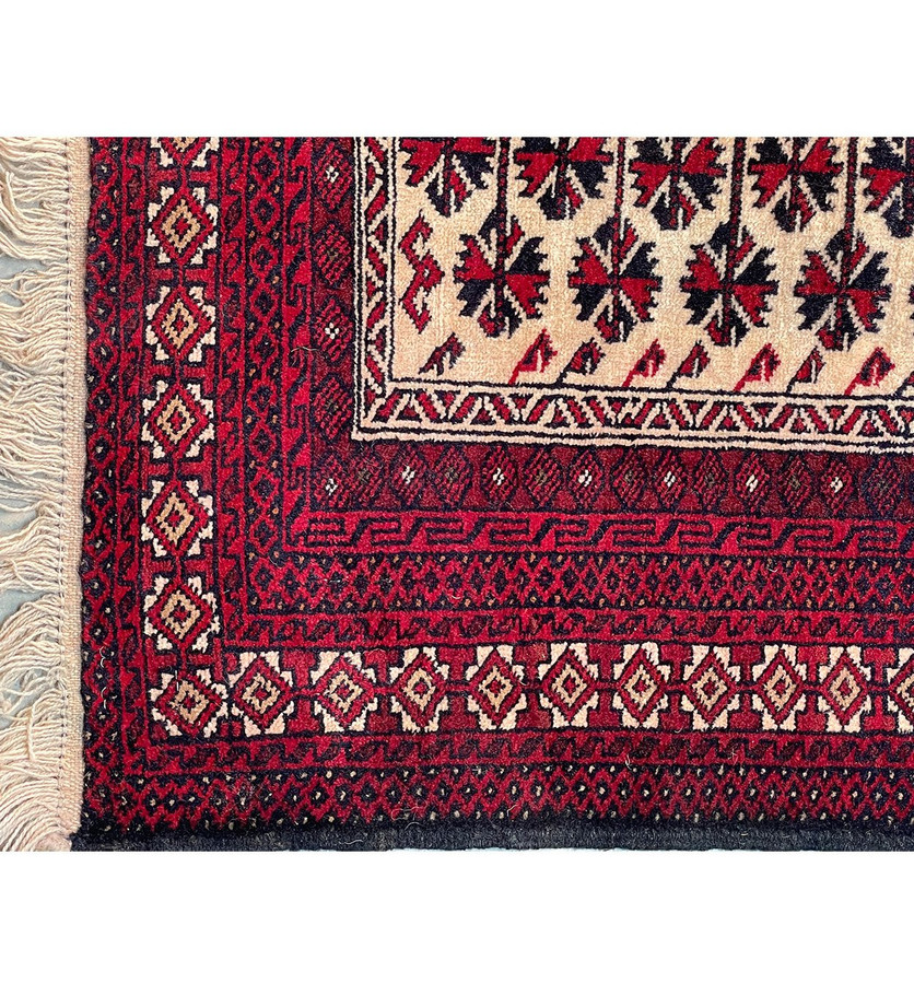 2'8" x 4'5" Persian Baluch Rug