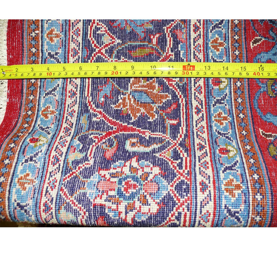 Detailed texture of the wool pile on the 6'9 x 10'3 Persian Sarough rug