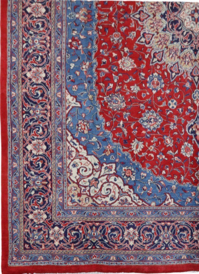 Beautiful border pattern featuring red and navy blue hues on the exquisite 10x13 Persian Sarough rug
