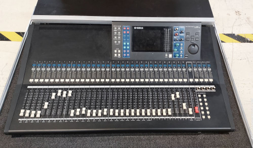 Yamaha LS9-32 Channel Digital Mixer with MY16-C Option Card Road Case