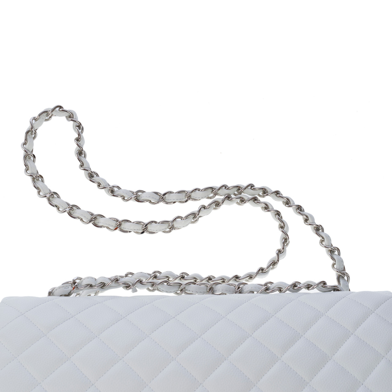 Lot - CHANEL Sac TIMELESS JUMBO Cuir caviar matelassé blanc Garniture métal  chromé Dimensions : 30 x 20 x 9 cm TIMELESS JU - Catalog# 740901 Hermès  & Luxury Bags