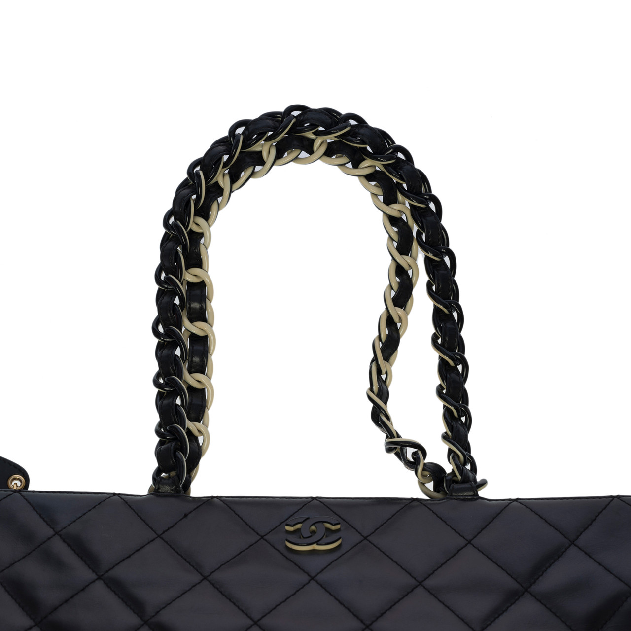 Chanel  Sac cabas Chanel Grand Shopping en cuir grainé caviar matelassé  marron garniture en métal doré  Handbag in France