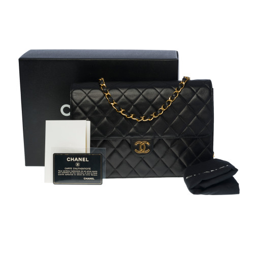 EXCEPTIONNEL SAC BANDOULIÈRE CHANEL CLASSIQUE FLAP BAG EN CUIR D'AGNEAU MATELASSE NOIR-100546