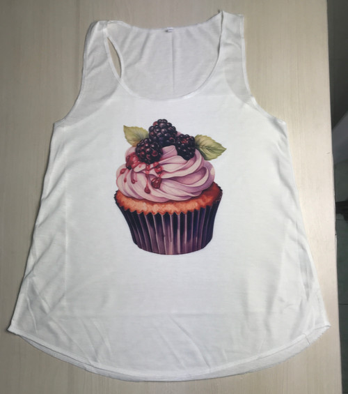 TT-895: Deliciously Mouth-Watering Black Berry Cupcake