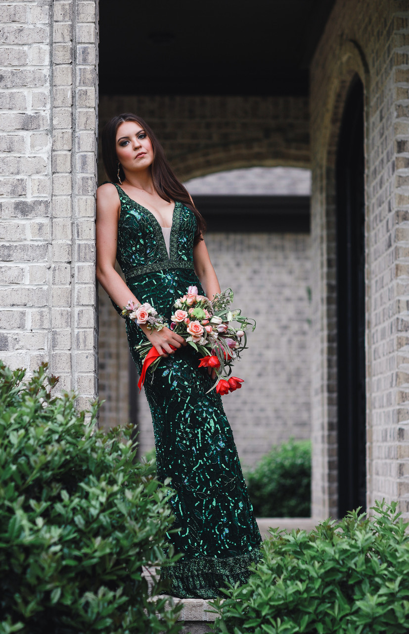 Courtney R. Height 5'9.5 Bust 34 Waist 26 Hips 37 - Everything Formals ...