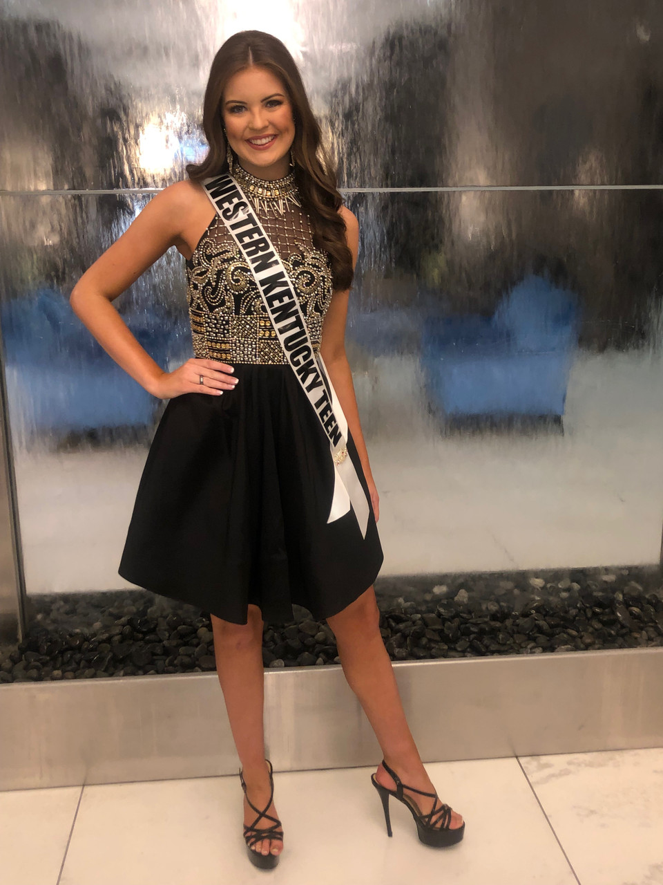 Courtney R. Height 5'9.5 Bust 34 Waist 26 Hips 37 - Everything Formals ...