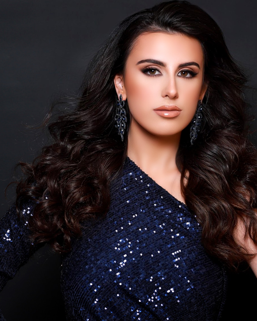 Abigail F. Height 5'8 Bust 33 Waist 26 Hips 36
