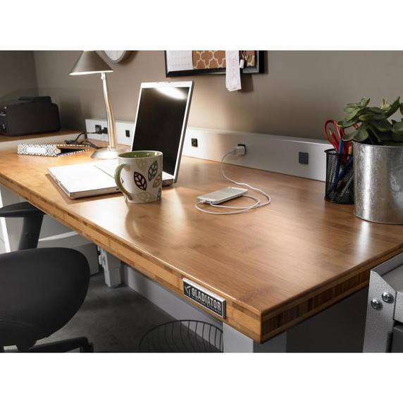 Gladiator® 6' (182.9 cm) Wide 9-Outlet Workbench Powerstrip GAAC68PSDW